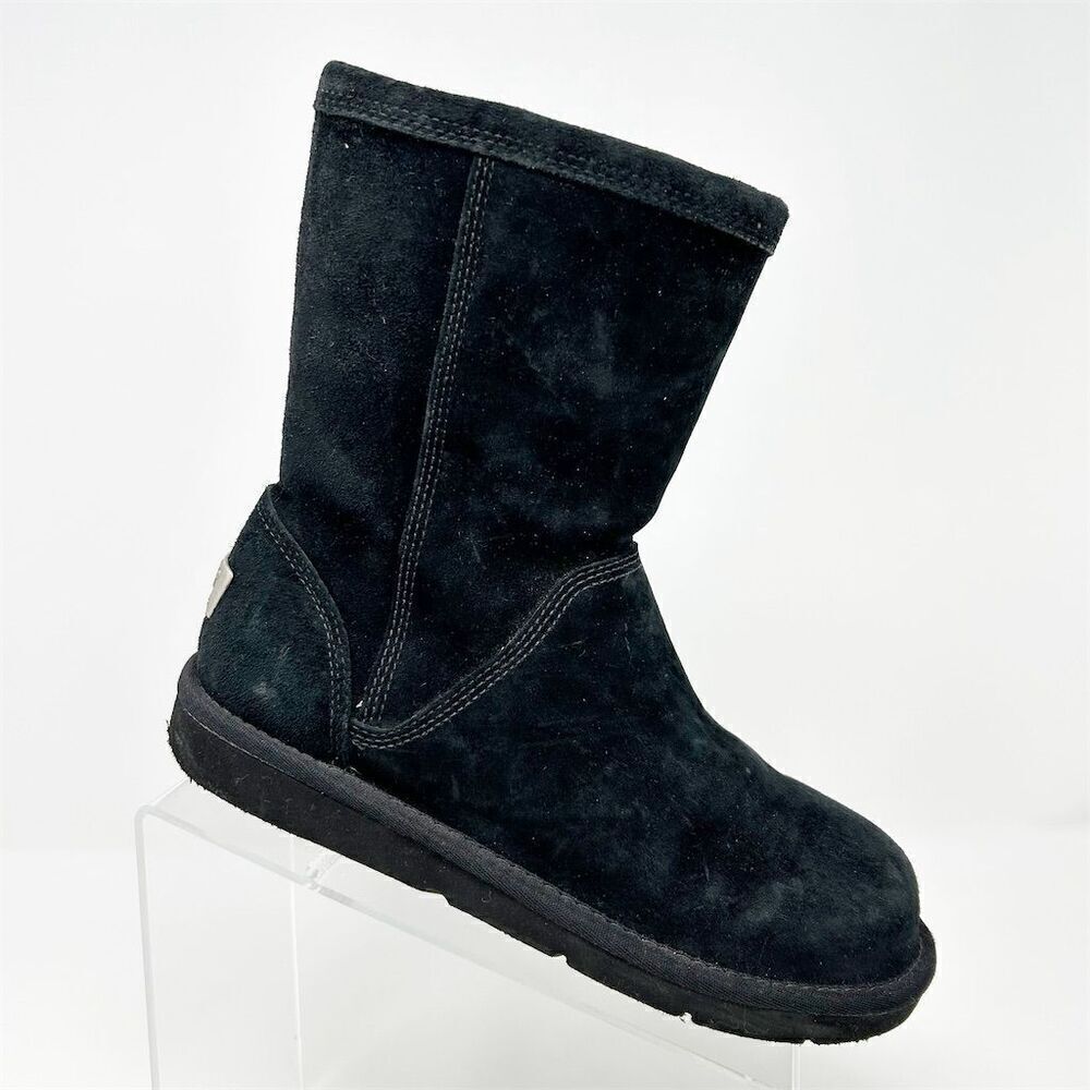UGG Women's Classic Short Black Suede Boots Size 7 Winter Warmth Snow